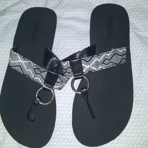 Black snakeprint super cute  sandals